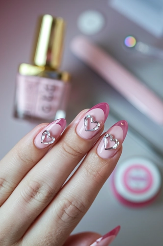 Black and White Modern Heart Almond Nails