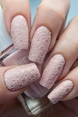 Lace Pattern Oval Nails