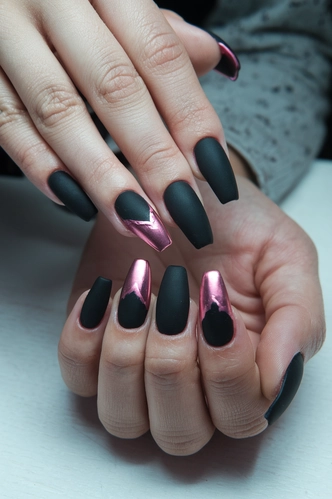 Metallic Accent Black and Pink Coffin Nails